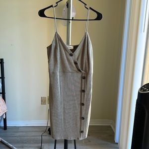 A cute little dress. From a boutique. Smoke free home. Super stretchy dress